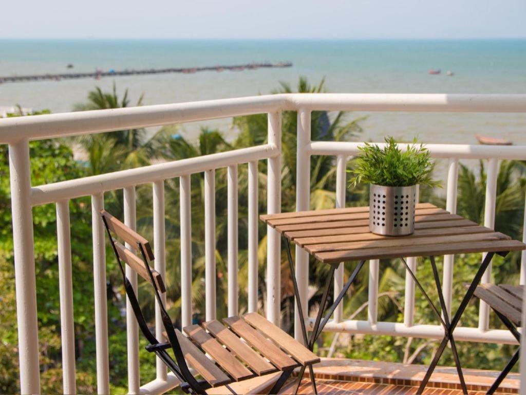 Nana Chat Bangsaen Hotel Si Racha Exterior photo