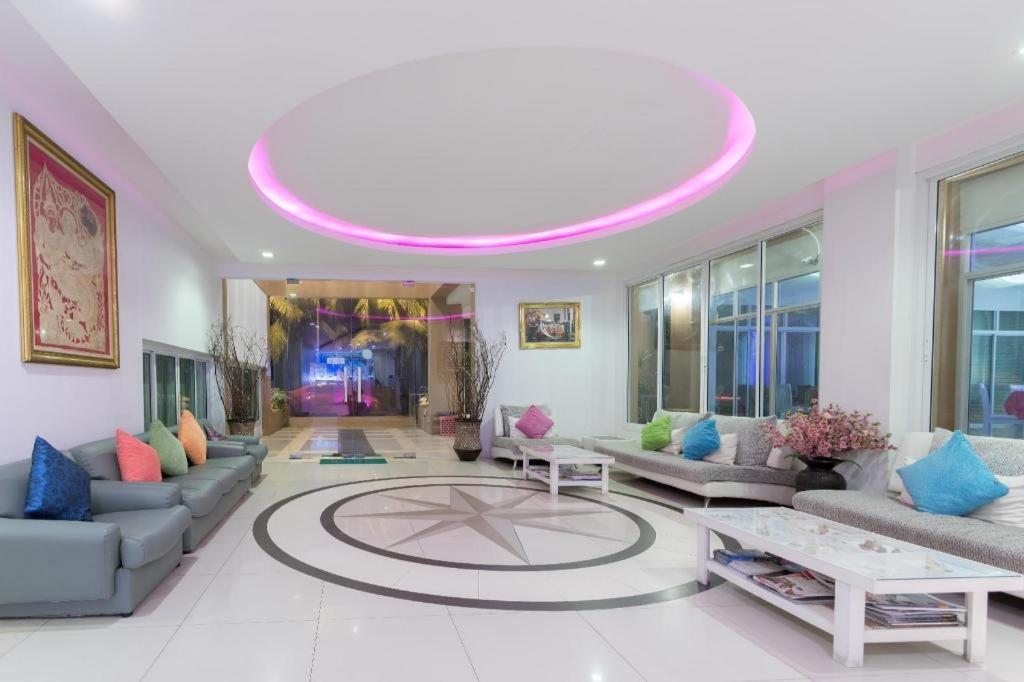 Nana Chat Bangsaen Hotel Si Racha Exterior photo