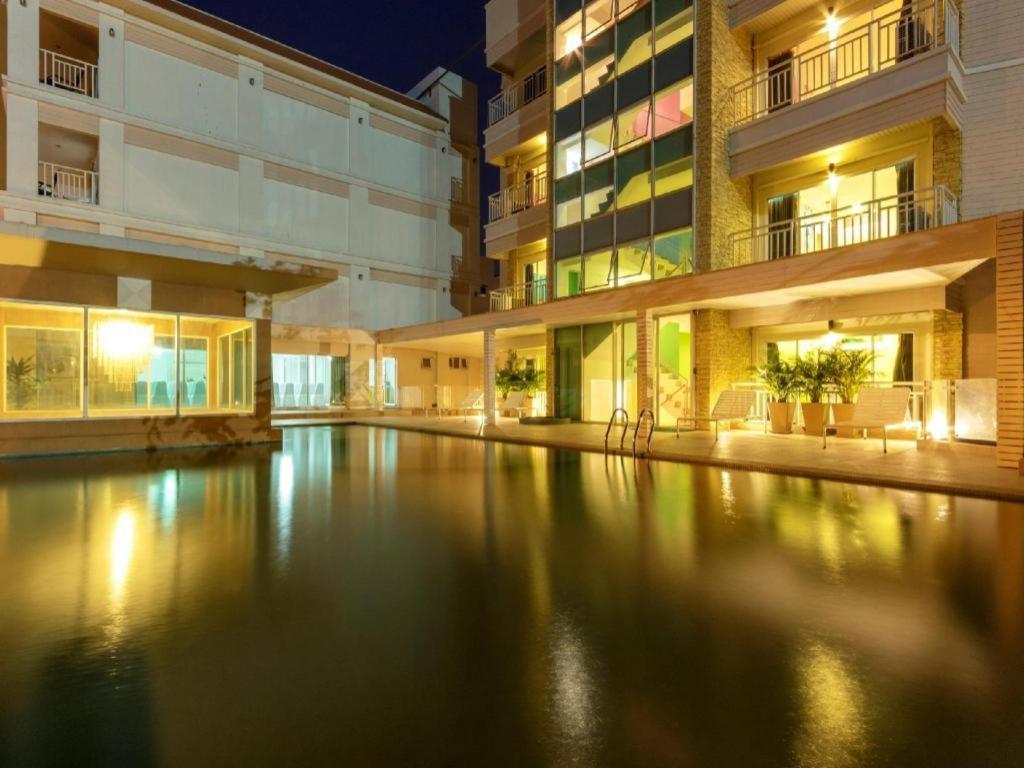 Nana Chat Bangsaen Hotel Si Racha Exterior photo