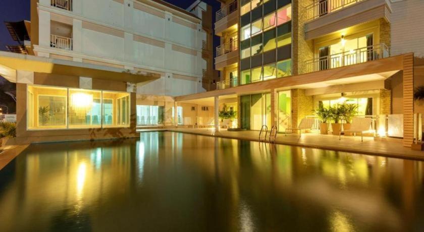Nana Chat Bangsaen Hotel Si Racha Exterior photo
