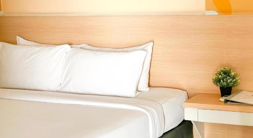 Nana Chat Bangsaen Hotel Si Racha Exterior photo