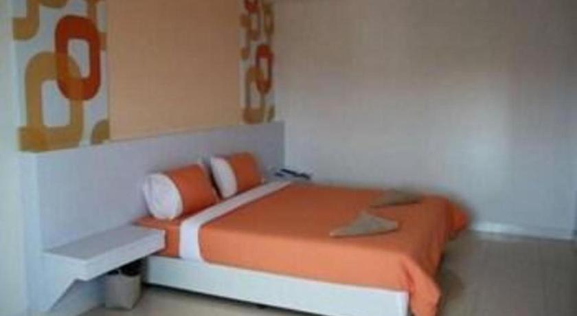 Nana Chat Bangsaen Hotel Si Racha Exterior photo
